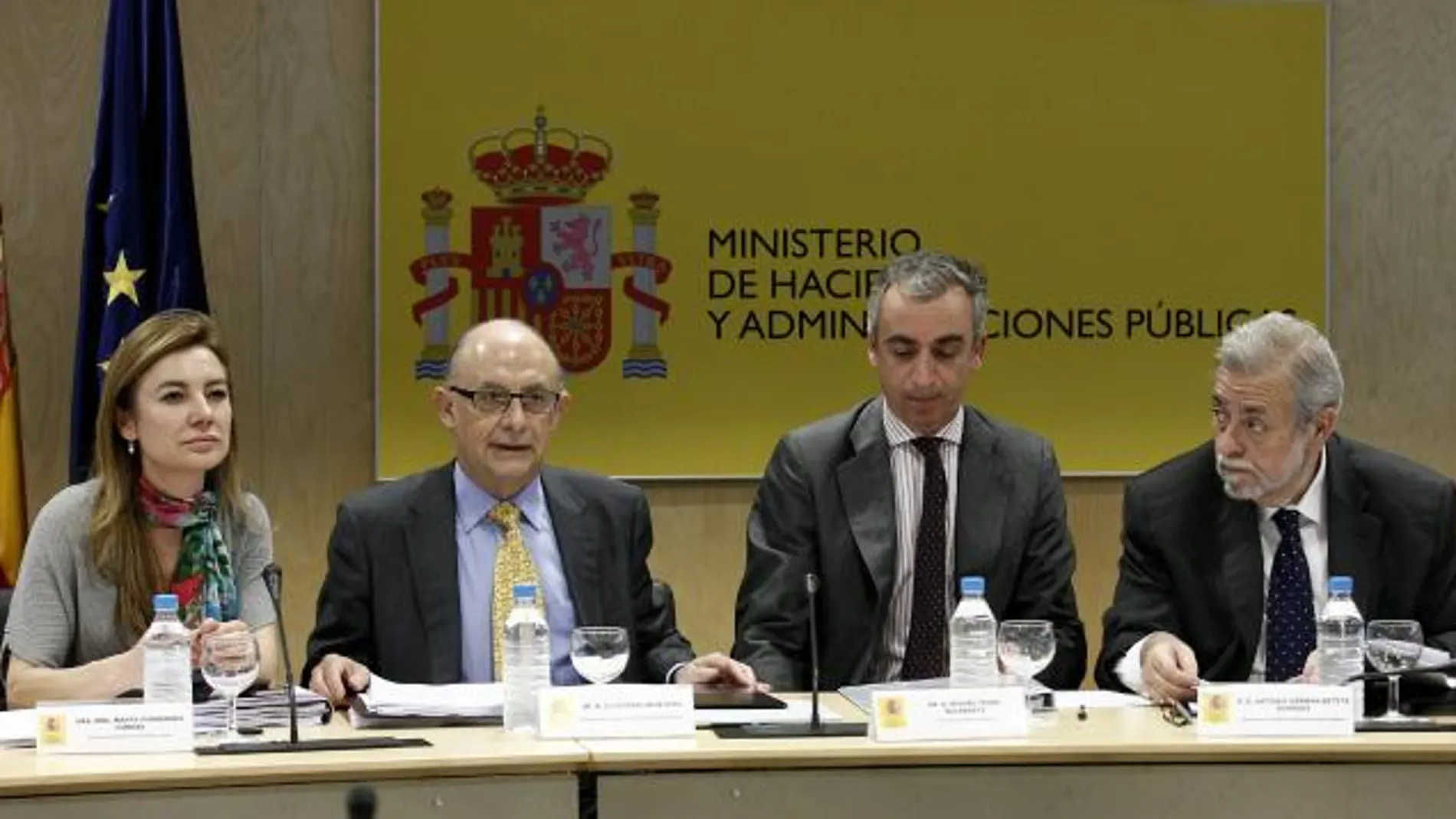Hacienda aprueba in extremis el ajuste de Andalucía y suspende a Asturias