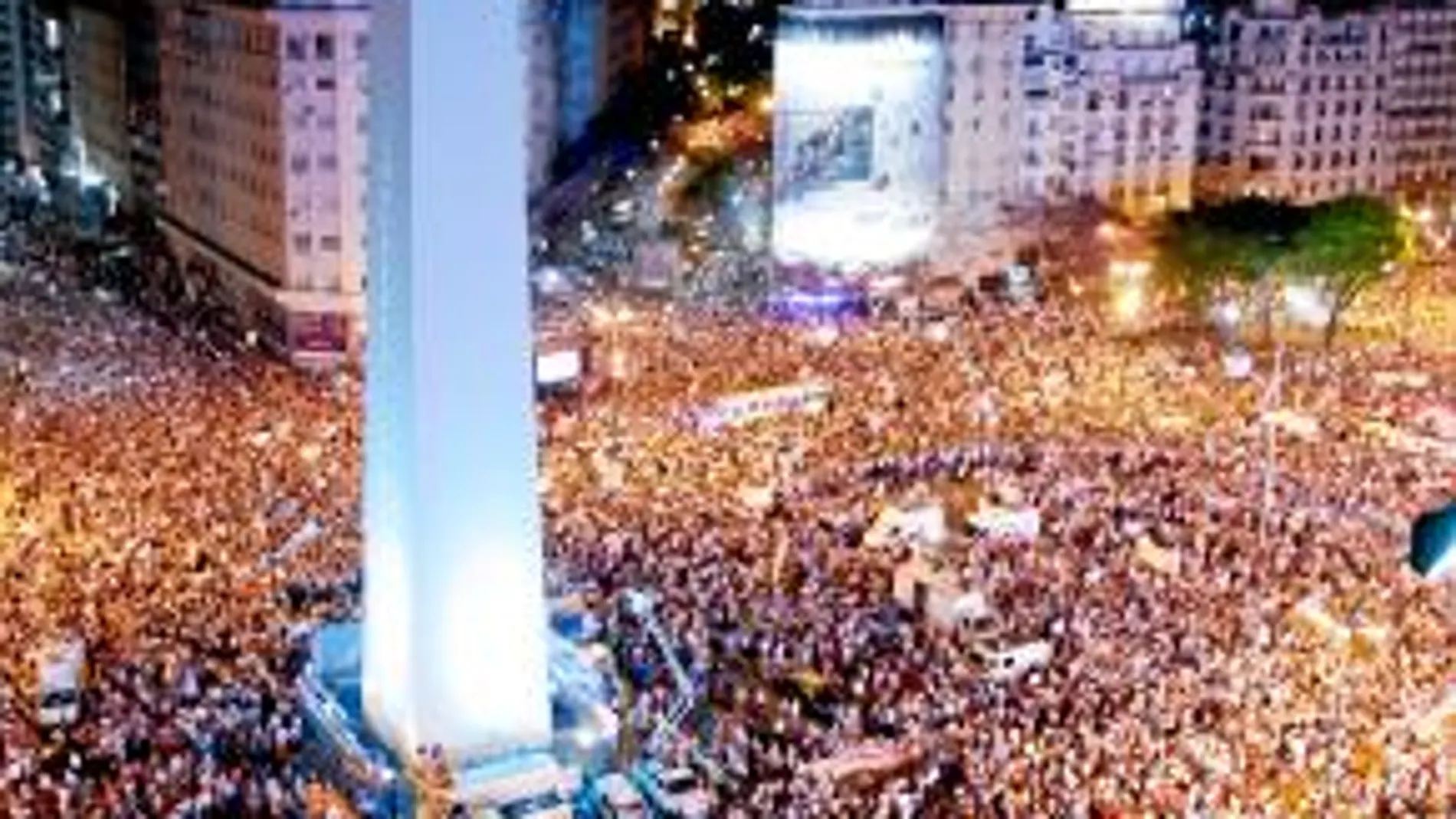 Cientos de miles de personas salieron a las calles de Buenos Aires