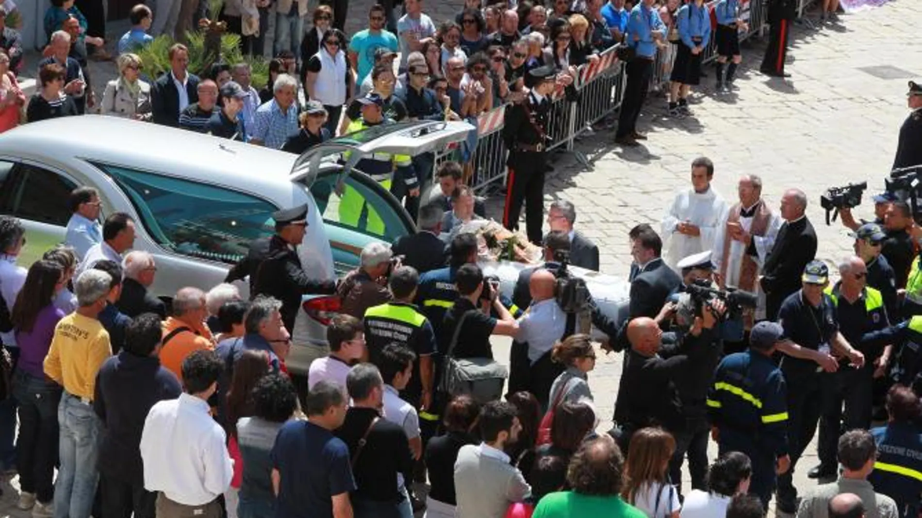 La Policía italiana interroga a un sospechoso del atentado de Brindisi