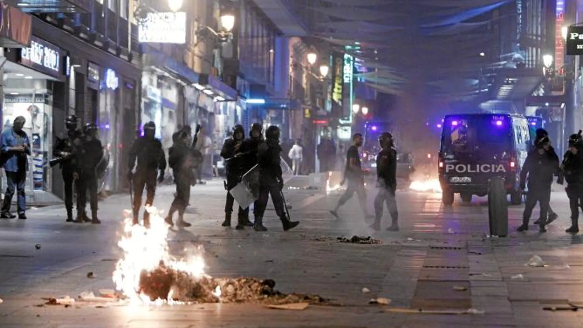 «Fin de fiesta» con barricadas de fuego