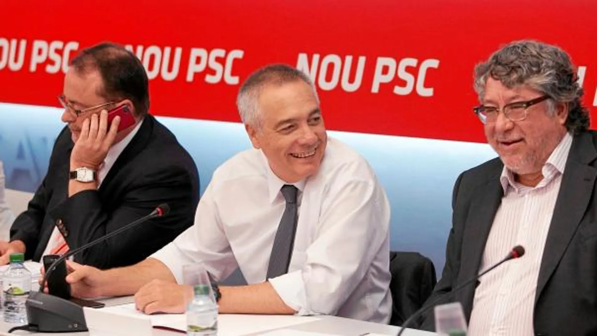 La dirección del PSC, de izquierda a derecha, Daniel Fernández, el candidato y primer secretario del partido, Pere Navarro, y Antonio Balmon