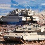 EN POSICIÓN DE ATAQUE. Carros de combate israelíes toman ayer posiciones en los Altos del Golán