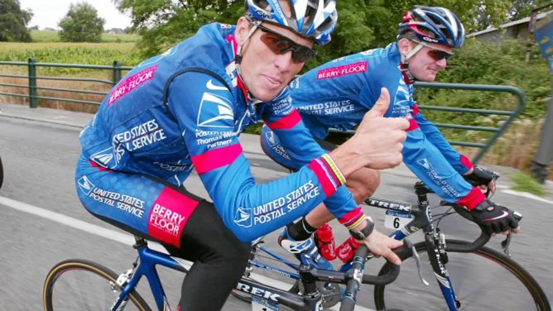 Armstrong y Landis, juntos con el maillot de US Postal
