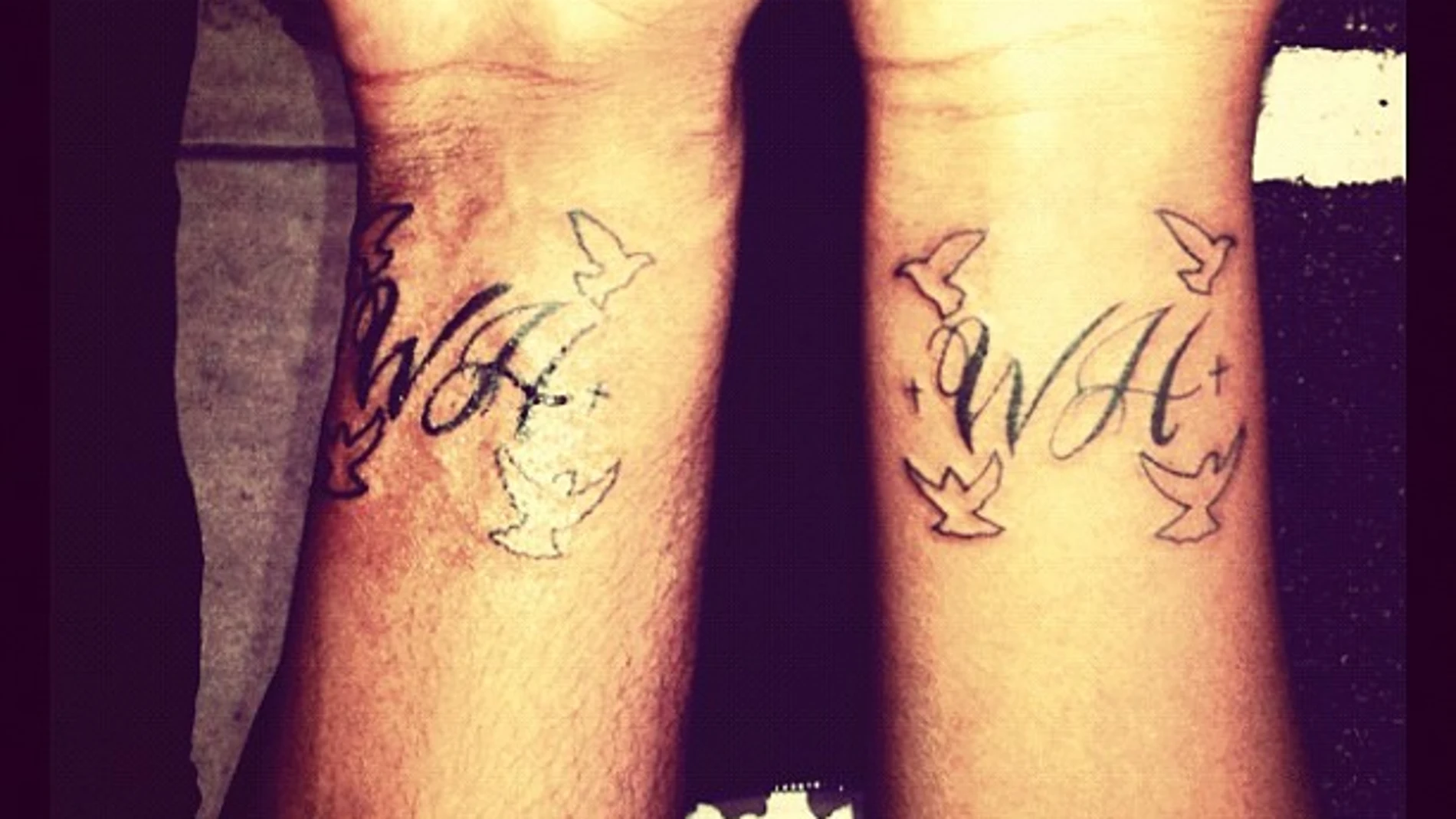 La hija de Whitney Houston se tatúa las iniciales de su madre