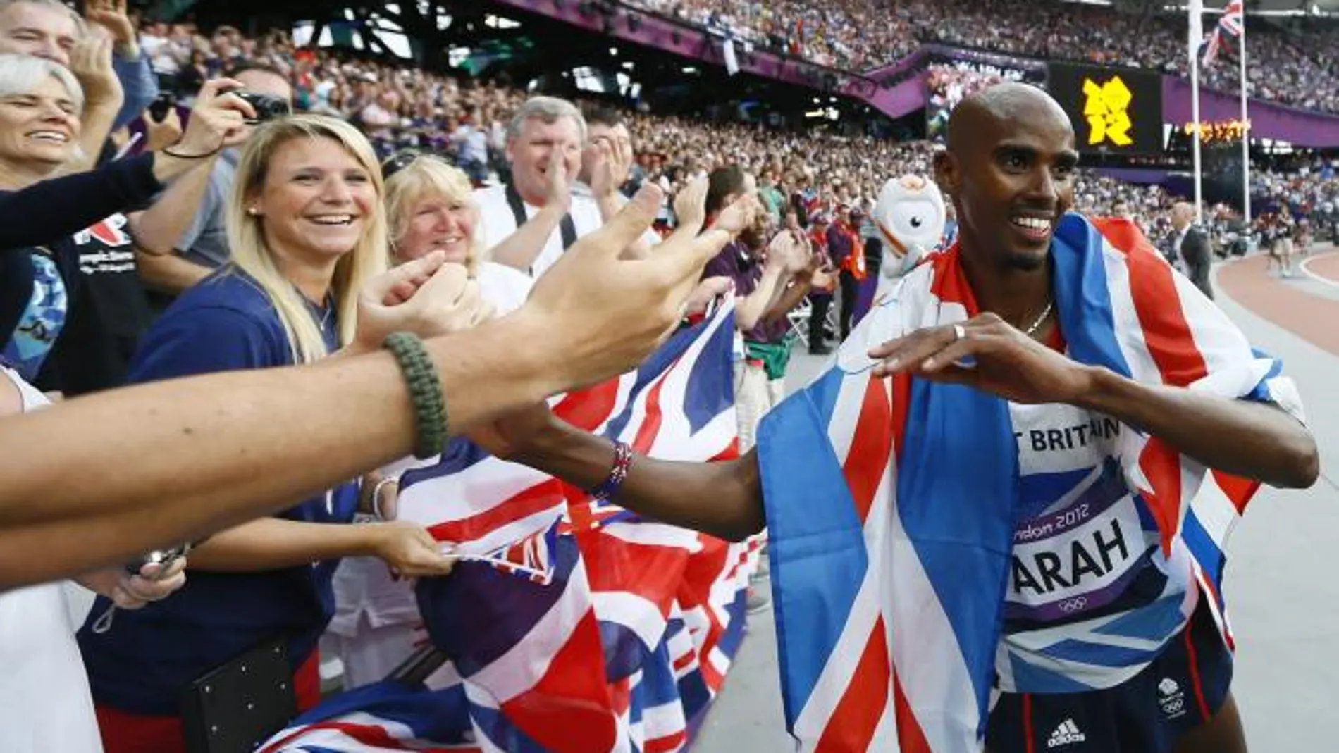 El atleta británico Mohamed Farah logró el doblete olímpico del fondo con su victoria en 5.000 metros