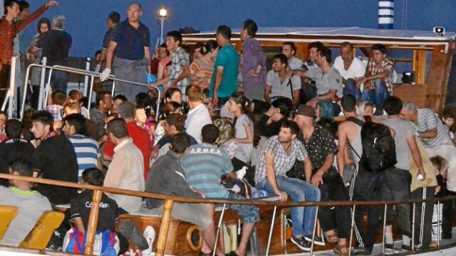 Una embarcación con 160 refugiados sirios arriba en Calabria (Italia)