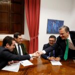 El acuerdo se cerró ayer en el Parlamento andaluz / Foto: Manuel Olmedo