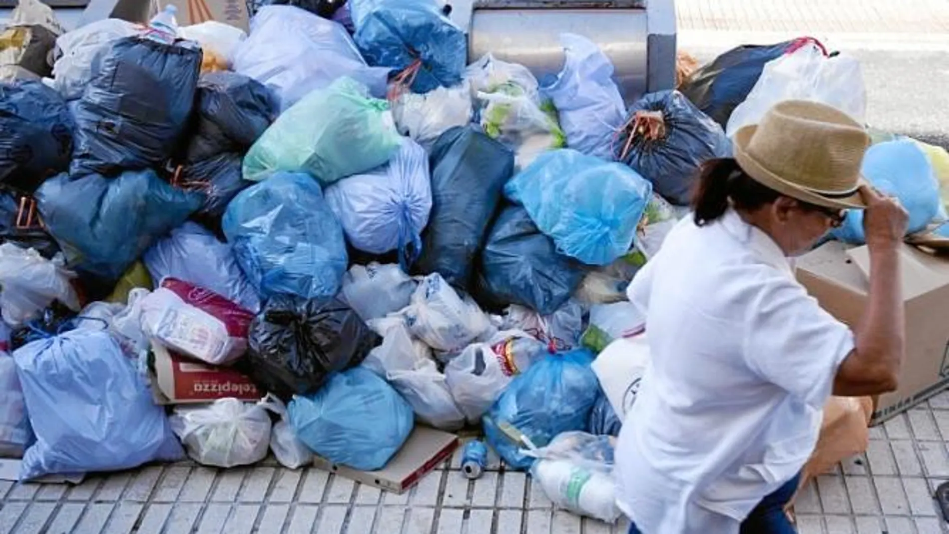Alrededor de 200 toneladas de basura se acumularon en las calles