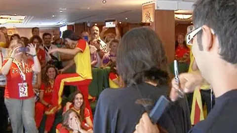 El equipo español de «sincro» se quedó a ocho décimas de China. Hoy toca remontada para lograr la segunda plata
