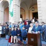 Zoido participó con María de los Ángeles Infante en la izada de la bandera de Andalucía