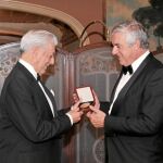 El Círculo del Liceo distingue a Vargas Llosa con la Medalla de Oro