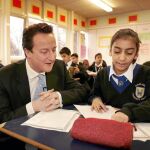 Cameron en una visita a un colegio de Wembley, al norte de Londres