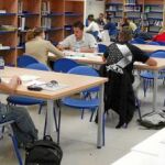 Estudiantes en la biblioteca de la Universidad Miguel de Cervantes
