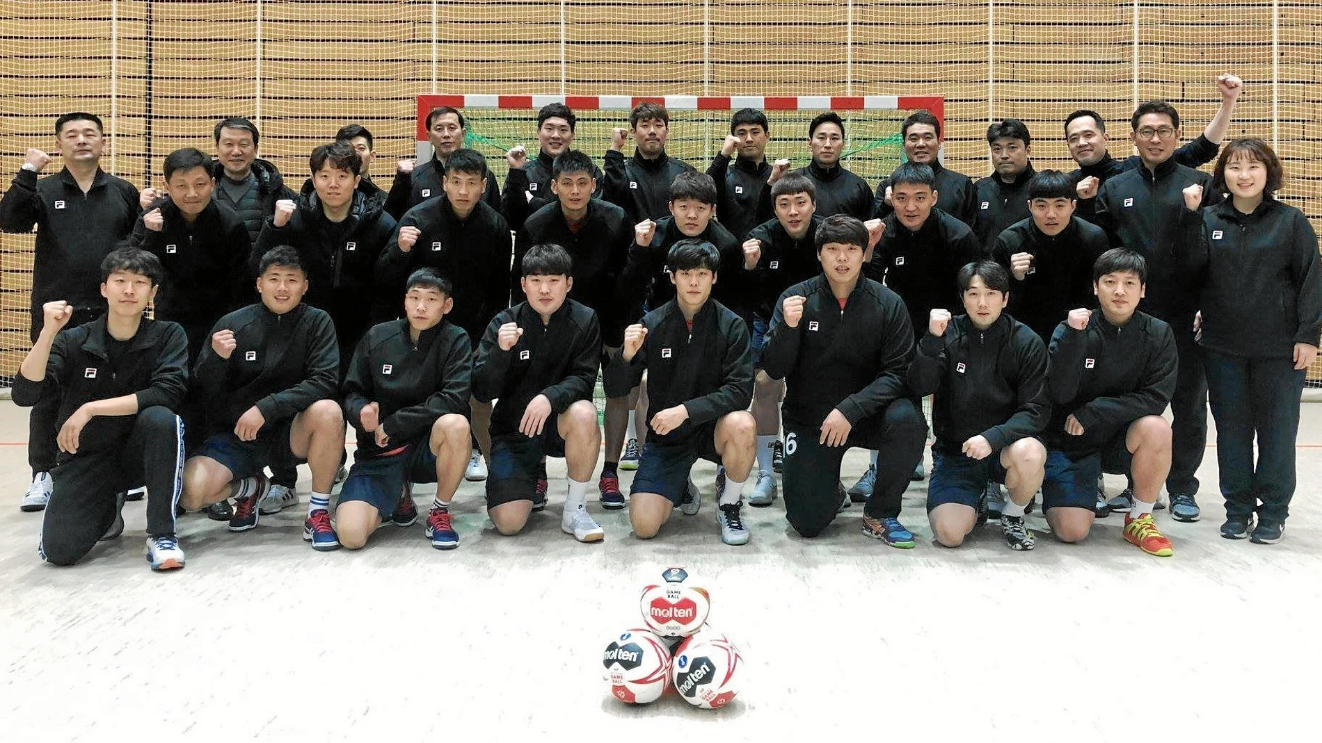 La selección de la Corea unificada que hoy debutará en el Mundial de balonmano, que se disputa en Alemania y Dinamarca