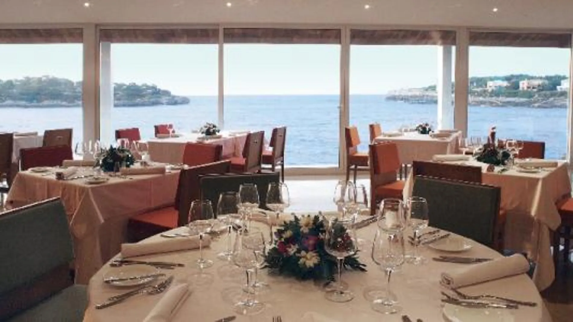 Comedor con vistas al mar