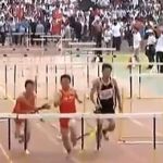 Un atleta chino la lía parda al derribar todas las vallas