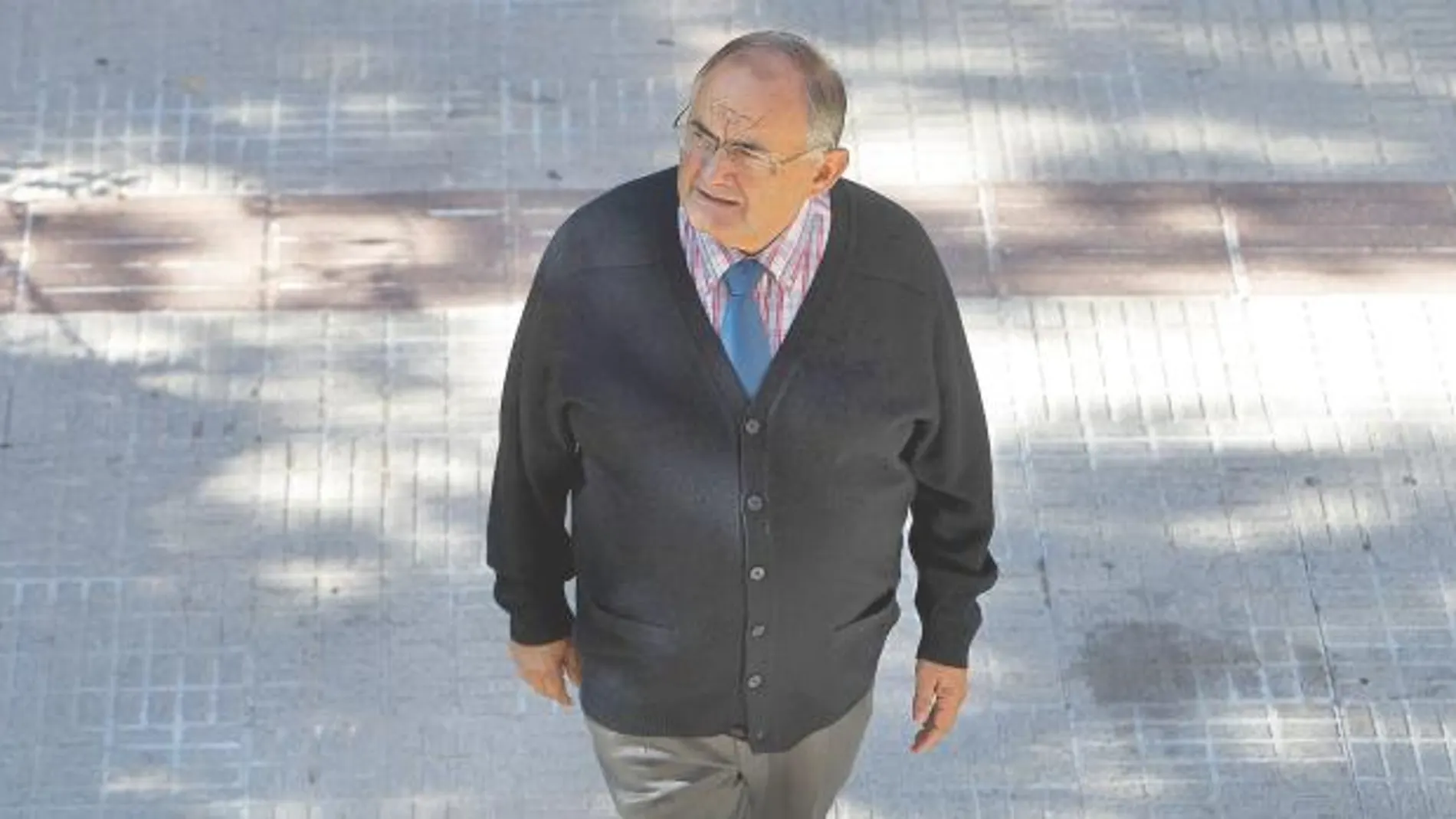 Carlos Ruiz Cortadi se marchó del País Vasco para salvar su vida y se instaló en Madrid. Como casi todos los exiliados, no va a regresar, ya ha rehecho su vida