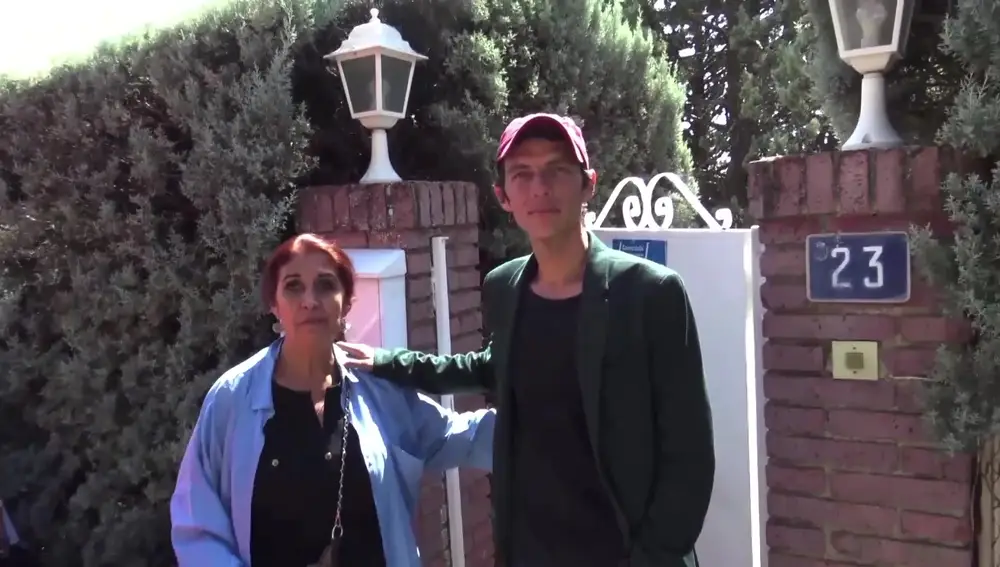 Camilín y su madre acuden a la casa de Camilo Sesto