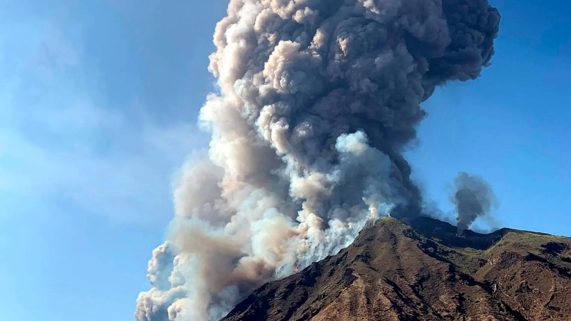 El volcán Estrómboli en plena erupción