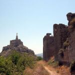 En la primera fase de las obras se llevará a cabo la consolidación del Castillejo, y se construirán nuevos accesos y caminos. También está prevista la restauración de los lienzos de muralla y la iluminación del Cristo de Monteagudo. LA RAZÓN