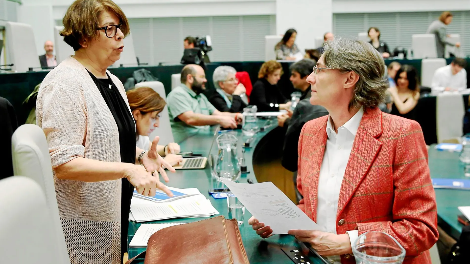 Sabanés e Higueras durante una de las comisiones del Ayuntamiento de Madrid. Foto: CRISTINA BEJARANO