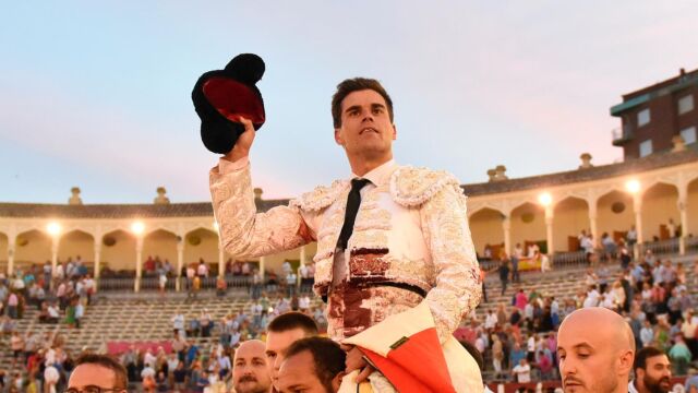 Rubén Pinar sale a hombros de Albacete con cuatro orejas (Fotos: Alcolea)