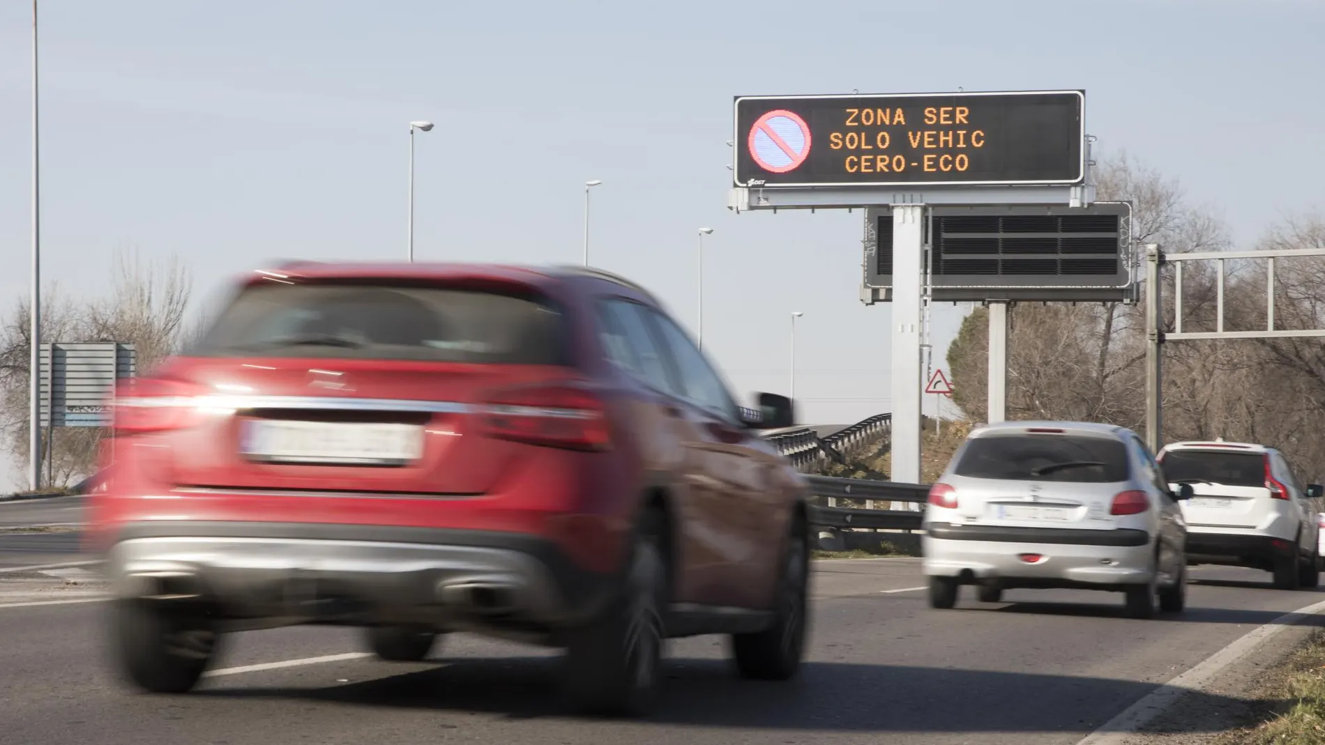 Los conductores están interesados en estos vehículos porque ofrecen ventajas como la de circular por las grandes ciudades durante episodios de alta contaminación