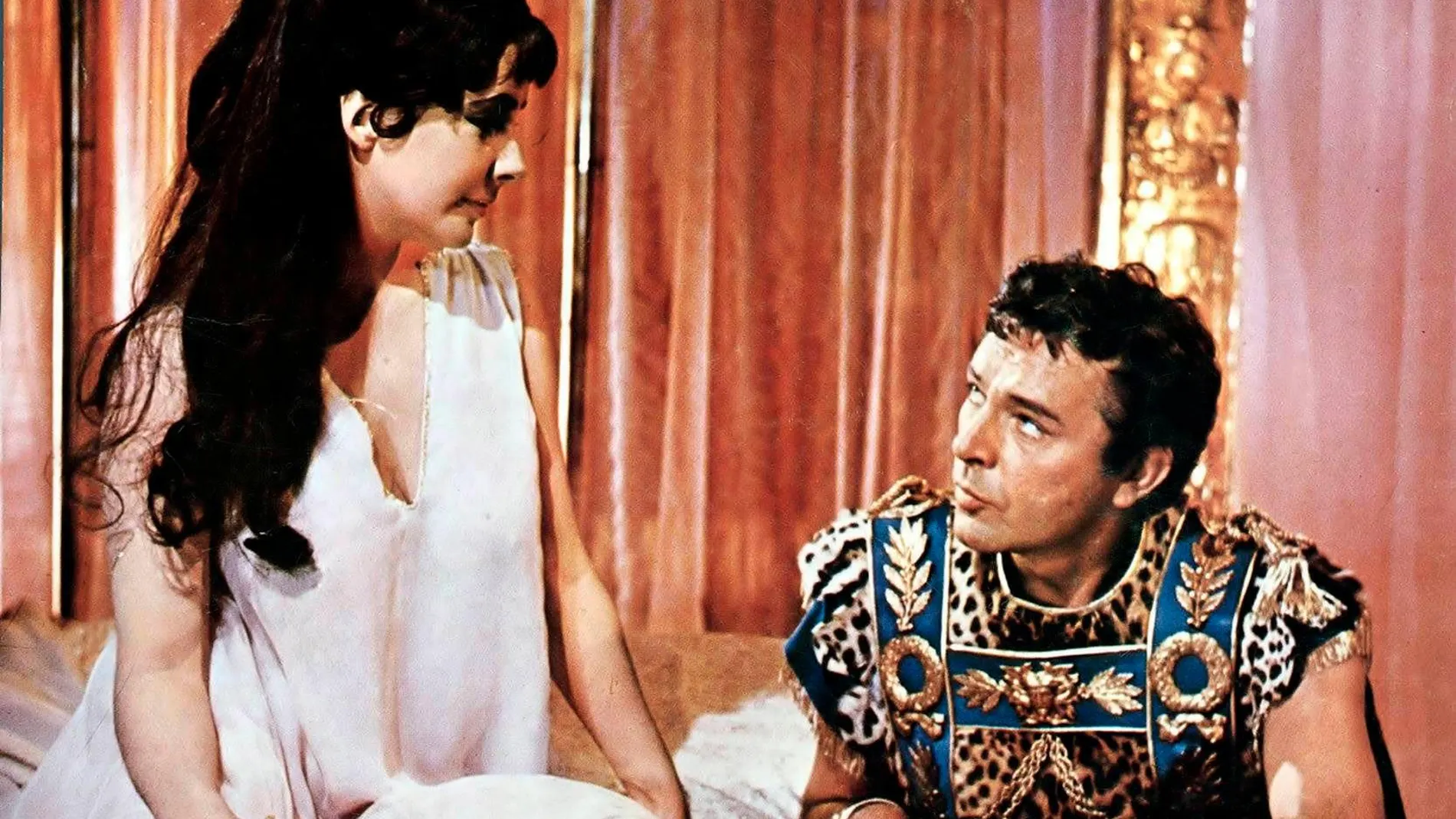 Elizabeth Taylor y Richard Burton en “Cleopatra”