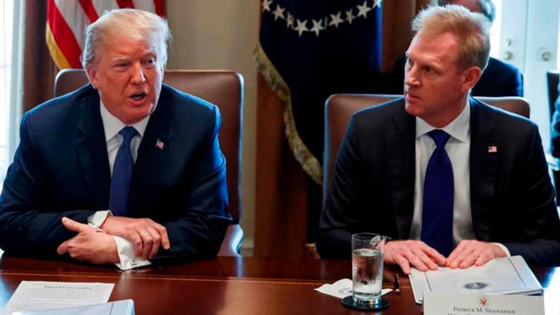 Donald Trump junto al secretario de Defensa, Patrick Shanahan / AP