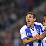 Héctor Herrera celebra un gol con el Oporto