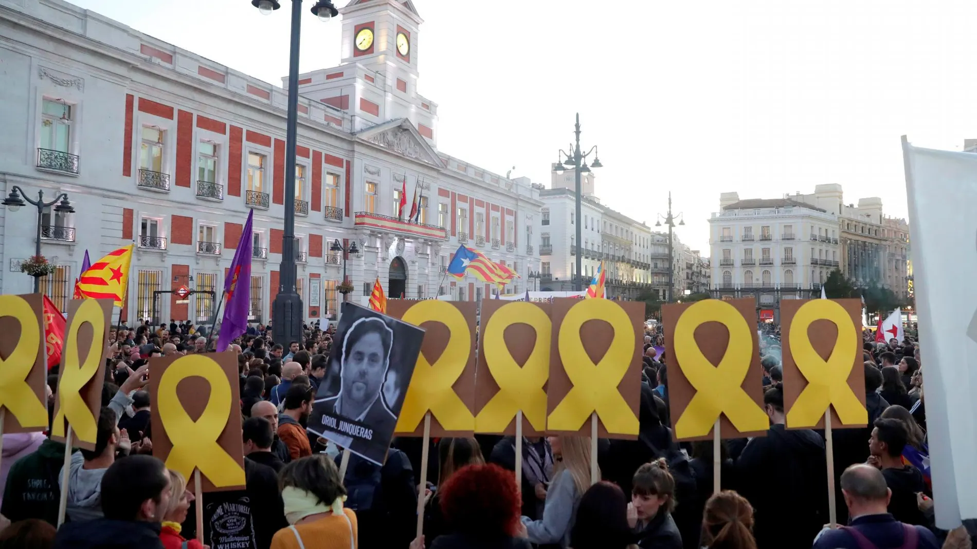 Concentración en protesta contra la sentencia del "procés"en la Puerta del Sol