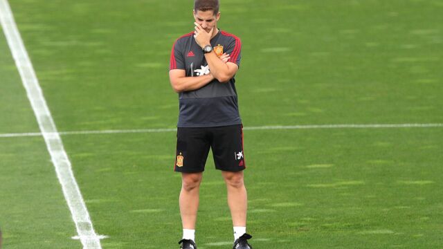 Robert Moreno, en un entrenamiento de la selección