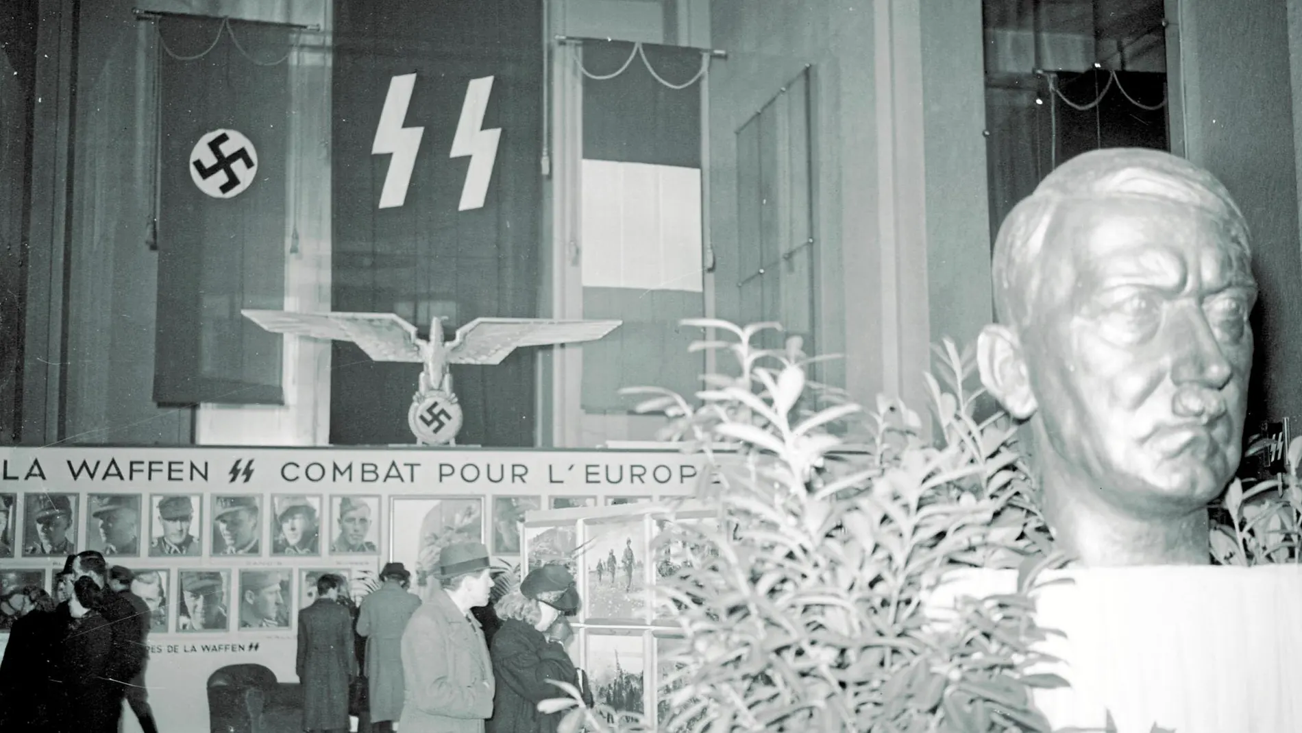 Cuando el ejército nazi ocupó París en 1940 varios cuadros de la Luftwaffe, ejército del aire nazi, se instalaron en el Palacio de Luxemburgo, nombre de la sede del Senado francés, donde ha aparecido el busto del Führer de la imagen