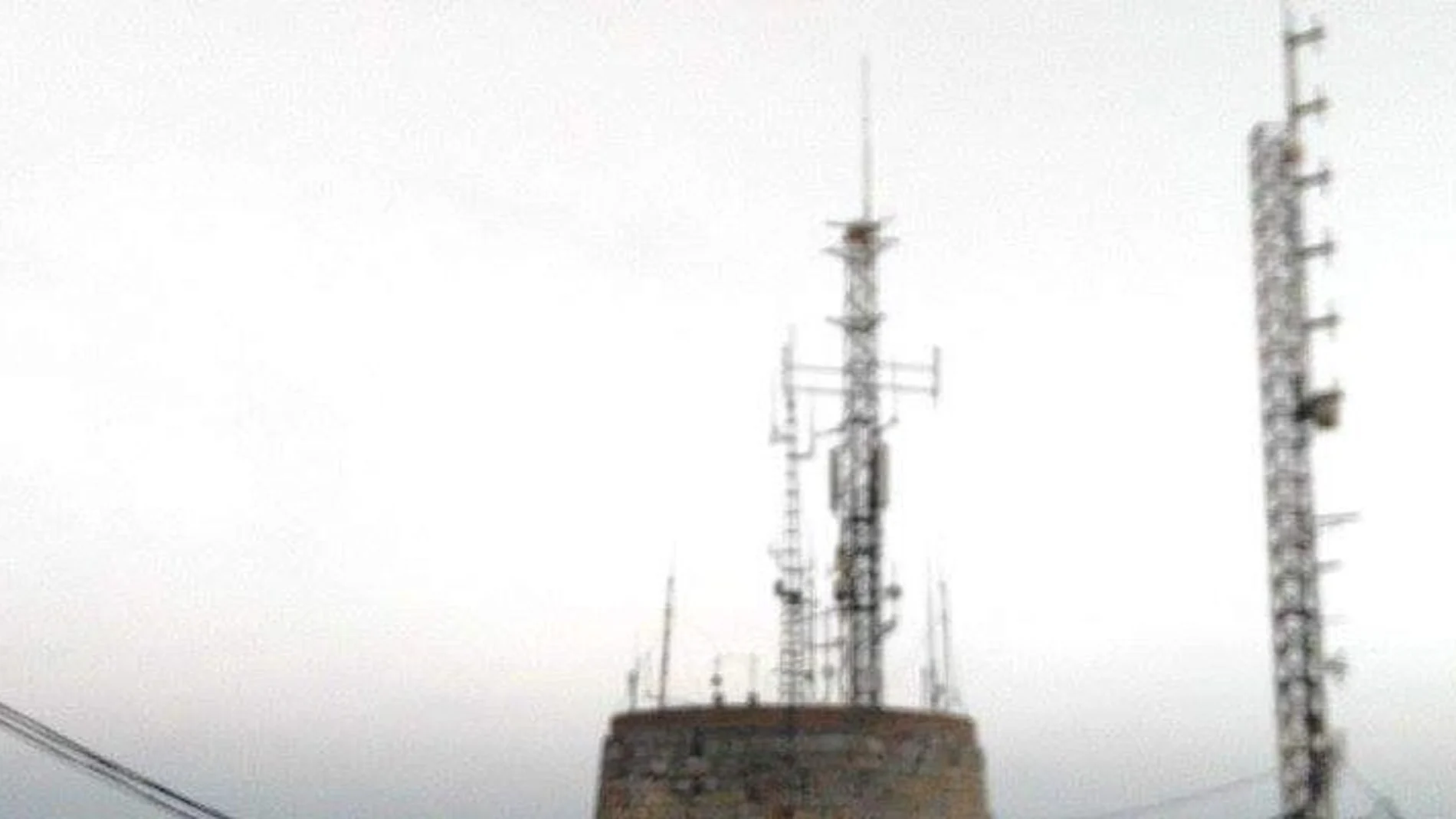 El castillo de San Julián, el último de estas características construido en Europa, permanece repleto de antenas que coronan la mayoría de sus cubiertas, a pesar de tener la categoría de Bien de Interés Cultural