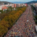 La primera columna humana de las cinco “Marchas por la Libertad” entra ya por la avenida Meridiana de Barcelona