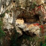 La Santa Cueva de Covadonga. / Foto: Wikipedia