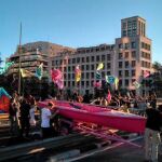 Hay dos frentes de acción, uno situado en el puente de Nuevos Ministerios y otro en forma de acampada frente al Ministerio para la Transición Ecológica
