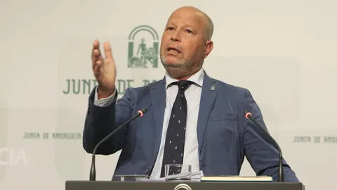 El consejero de Educación, Javier Imbroda, en una comparecencia tras el Consejo de Gobierno / Manuel Olmedo