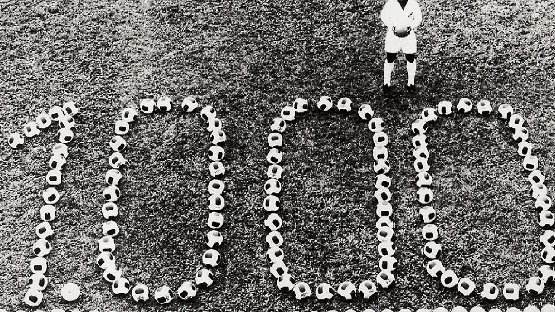 Pelé celebró por todo lo alto su gol número 1.000. Y 50 años después la FIFA recuerda una de las grandes efemérides del fútbol