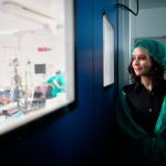 La presidenta de la Comunidad de Madrid, Isabel Díaz Ayuso, durante su visita por los quirófanos pediátricos del Hospital 12 de Octubre tras ser reformados, en Madrid