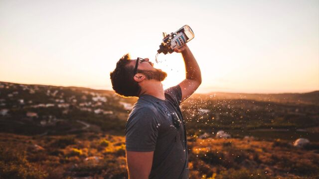 Durante las jornadas de calor es necesario mantenerse hidratado