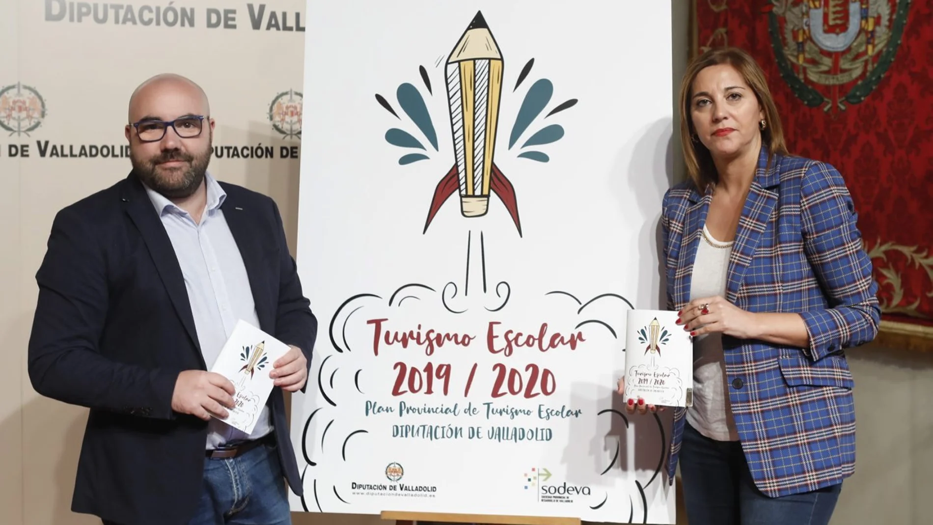 La presidenta de Sodeva, Inmaculada Toledano, y Rubén González presenta la Guía