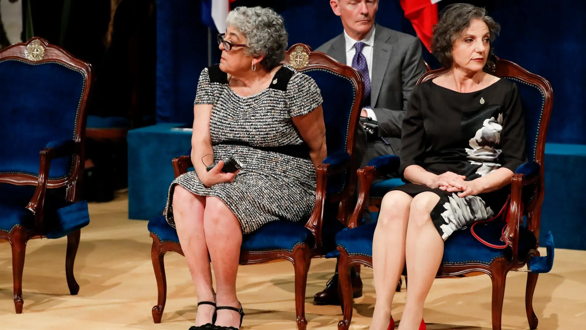 Myrna Díaz junto a su compañera en el premio Joanne Chory