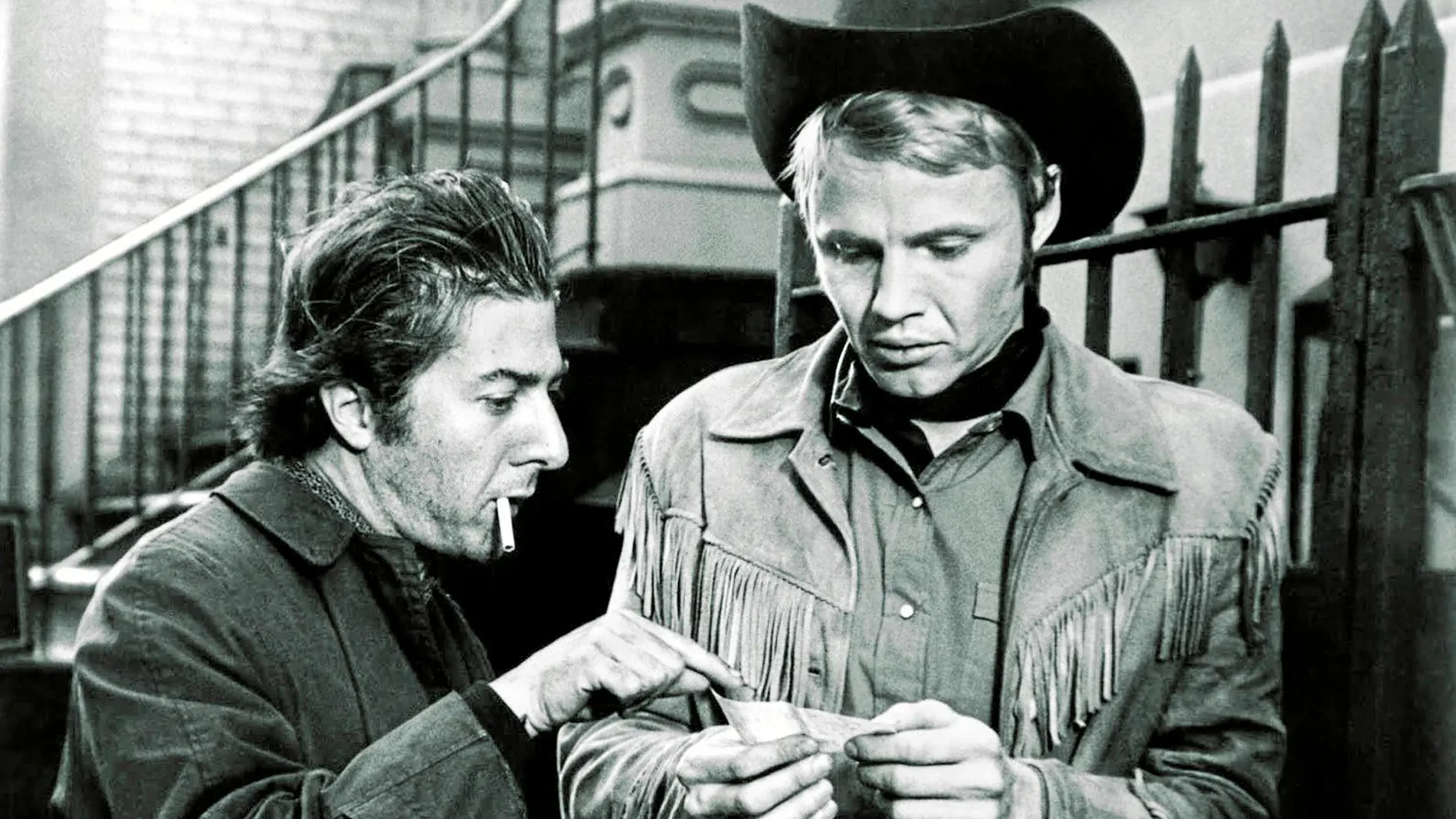 Dustin Hoffman (izquierda) y John Voight protagonizaron en 1969 «Cowboy de medianoche», ganadora del Oscar a mejor película