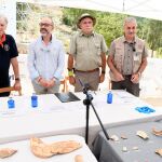El consejero Javier Ortega junto con los tres directores de Atapuerca y los hallazgos