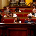 El conseller de Interior de la Generalitat, Miquel Buch (i), durante su intervención este miércoles en la sesión de control a los consellers del Govern y al presidente de la Generalitat