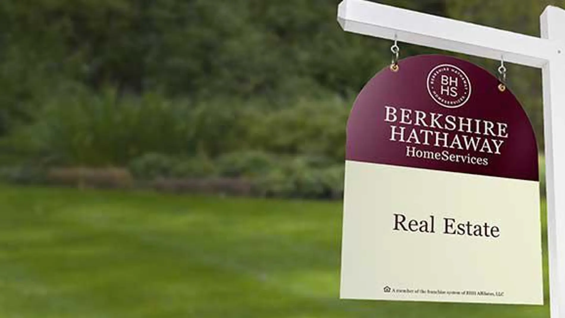 Cartel de una propiedad en venta por Berkshire Hathaway