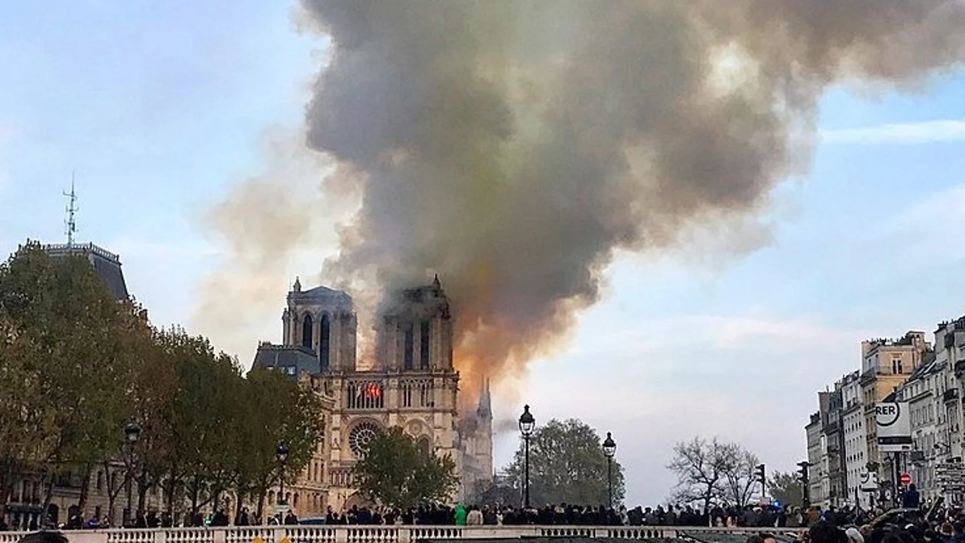 La catedral francesa sufrió un aparatoso incendio el pasado 15 de abril