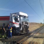Un camión colisiona con un tren en Husillos (Palencia)