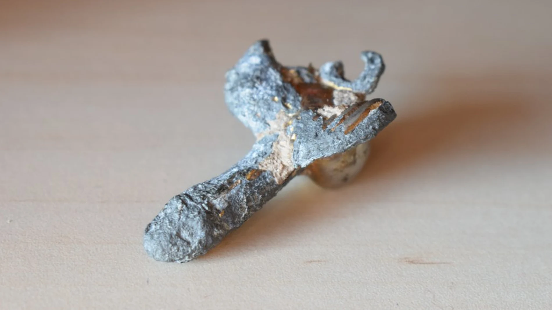 Hallan un amuleto romano con forma de pene alado en Murcia